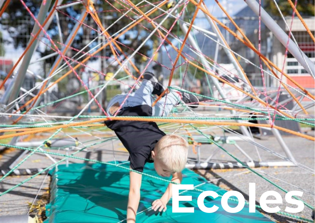 Enrichissez l'expérience éducative de votre école avec nos activités dynamiques, conçues pour stimuler l'apprentissage et le développement à tous les âges. Nous proposons des programmes d'initiation et de team-building adaptés, qui encouragent la collaboration et la découverte par le jeu et le sport. De l'installation à la supervision, nous gérons tout, vous permettant de vous concentrer pleinement sur l'éducation et le bien-être des élèves.